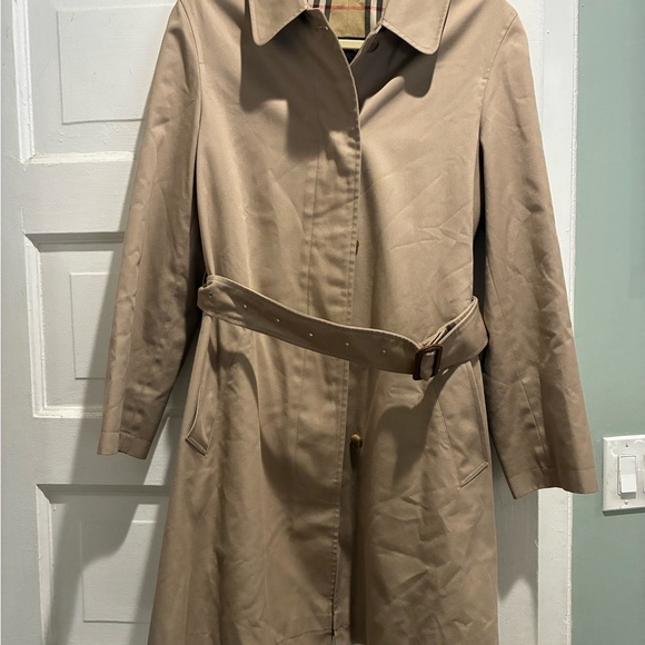 Burberry Beige Trench Coat with Check Lining - Picture 2 of 11
